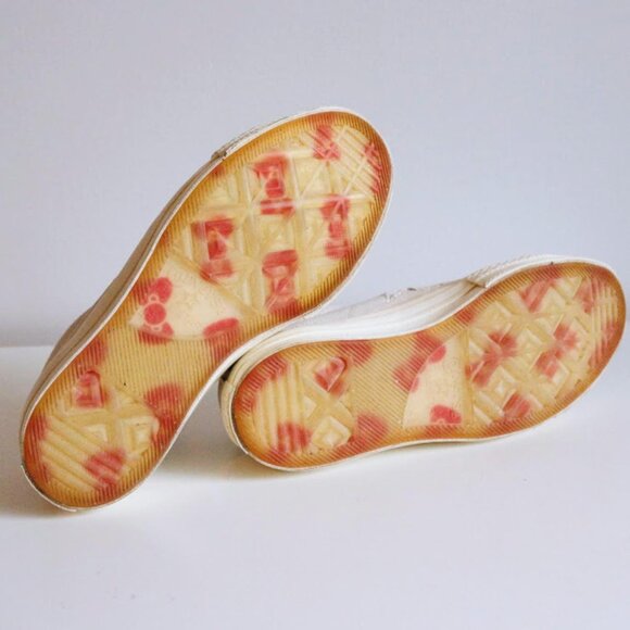 Hello Kitty x Converse One Star Low Top Sneakers - Picture 5 of 5